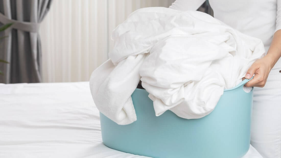 Cara Mencuci Noda dan Merawat Sprei Bahan Katun