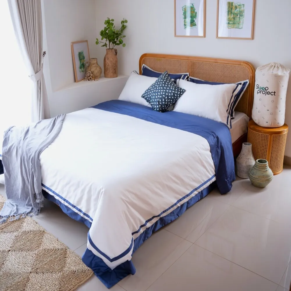 White & Navy - Velvet Frame Premium Cotton Bedding Set