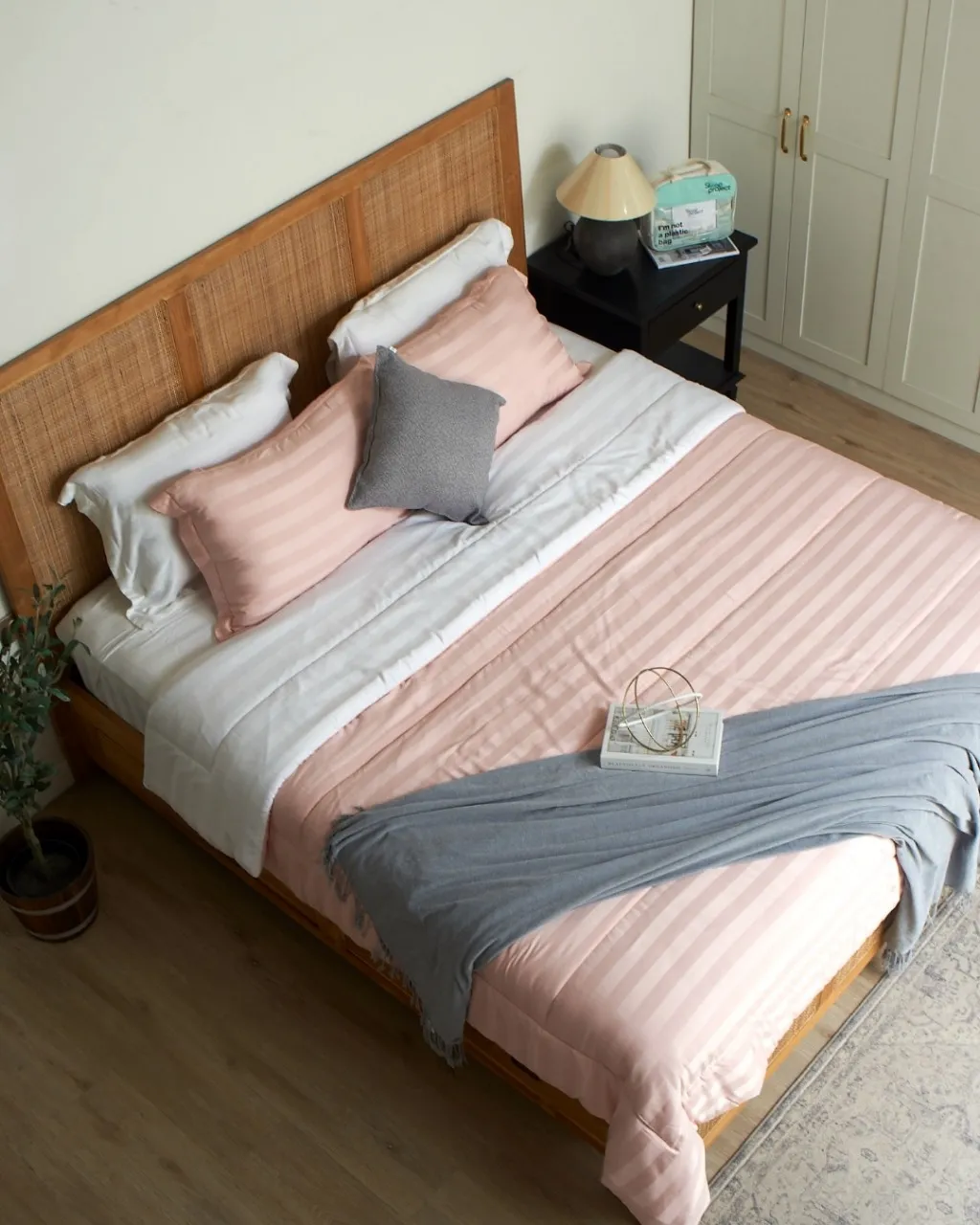 Stripes Light Pink & White - Premium Bedding Set (TENCEL™️ Lyocell)