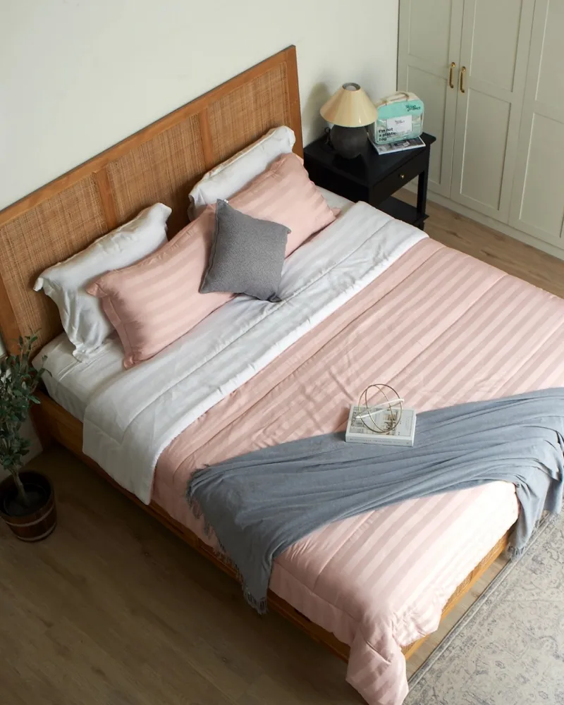 Stripes Light Pink & White - Premium Bedding Set (TENCEL™️ Lyocell)