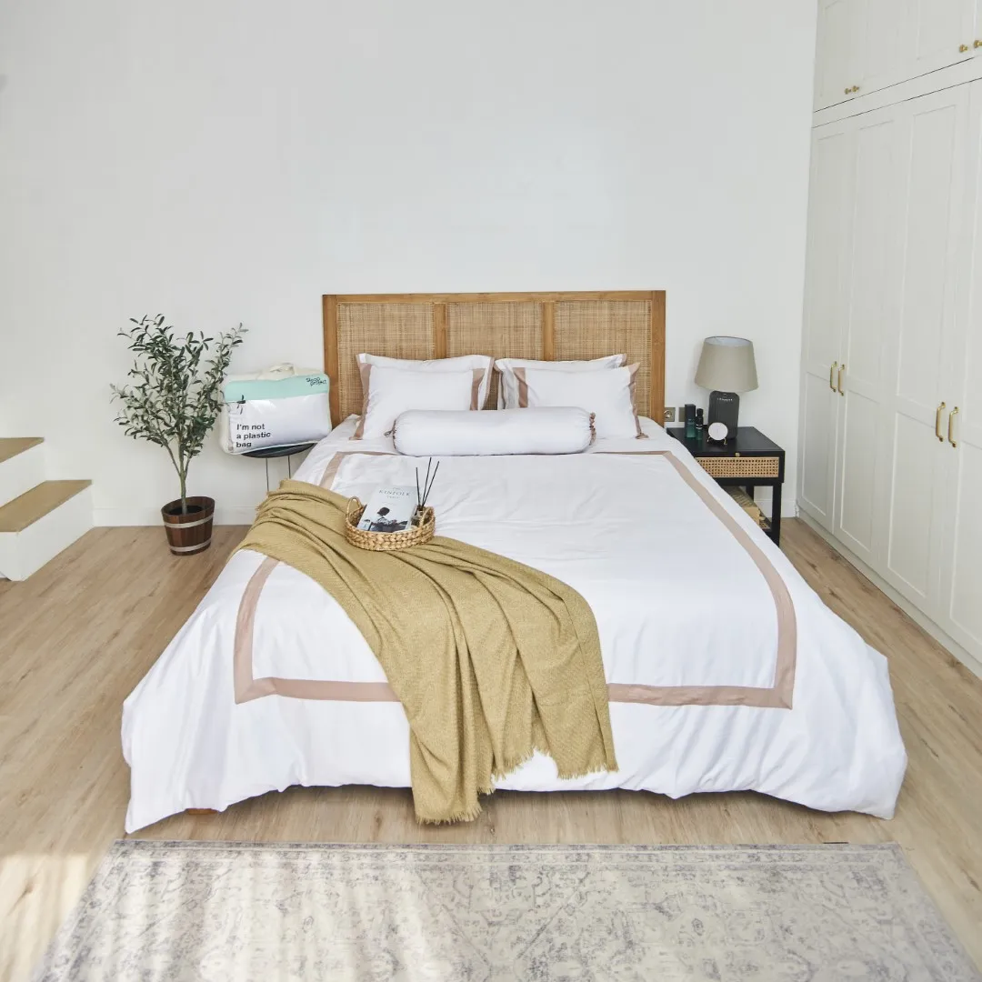 White & Dusty Pink - Velvet Frame Premium Cotton Bedding Set (1 Center List)